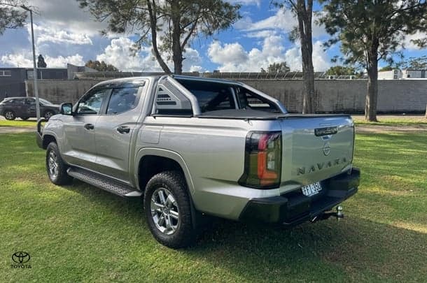 2025 Nissan Navara ST in Silver