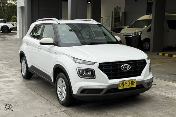 2025 Hyundai Venue Base in Atlas White