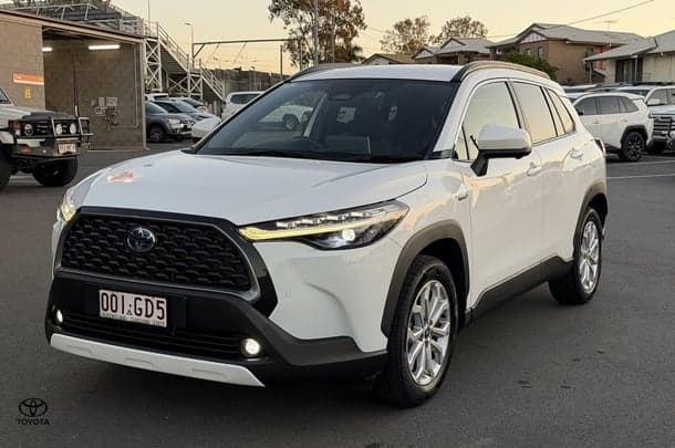 2022 Toyota Corolla Cross GXL in White