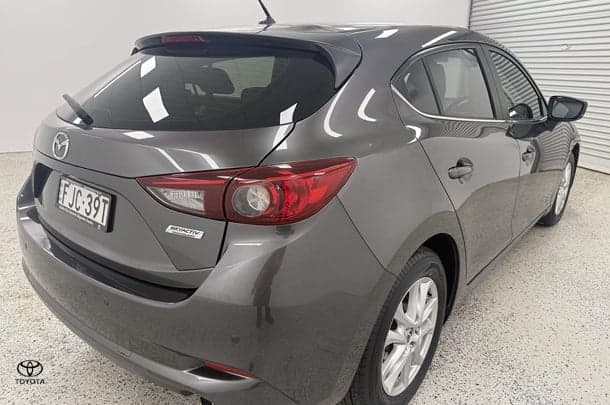 2018 Mazda 3 Maxx Sport in Grey