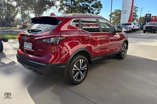 2021 Nissan QASHQAI ST-L in Red