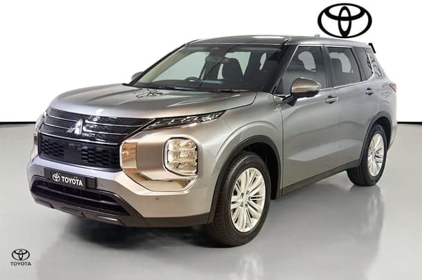 2022 Mitsubishi Outlander ES in Grey
