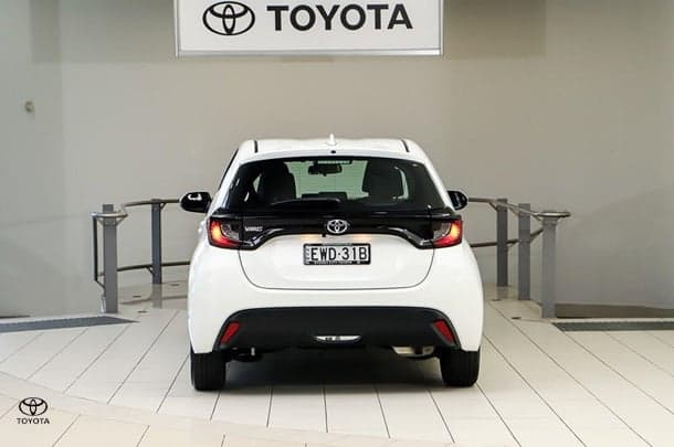 2022 Toyota Yaris Ascent Sport in White