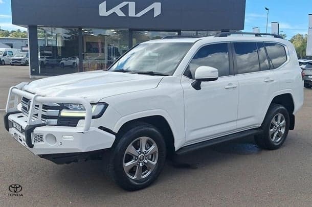 2022 Toyota Landcruiser VX in White