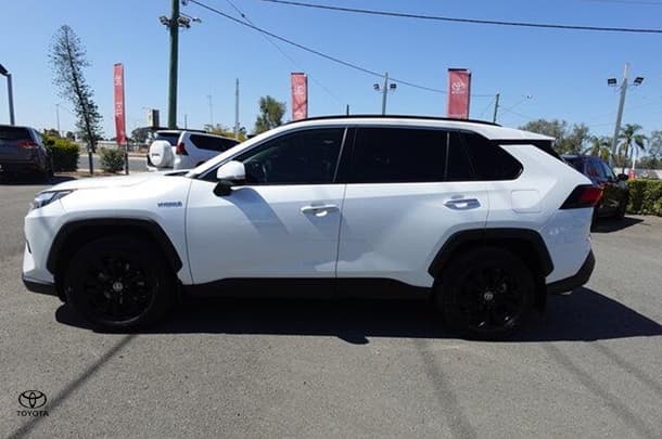 2022 Toyota RAV4 Cruiser in White