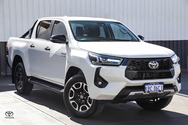 2025 Toyota Hilux SR5 48V in White