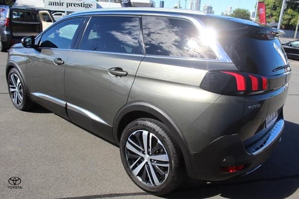 2019 Peugeot 5008 GT in Green