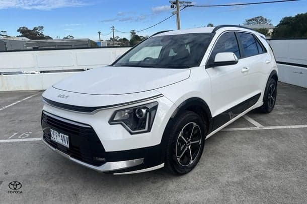 2022 Kia Niro HEV S in White