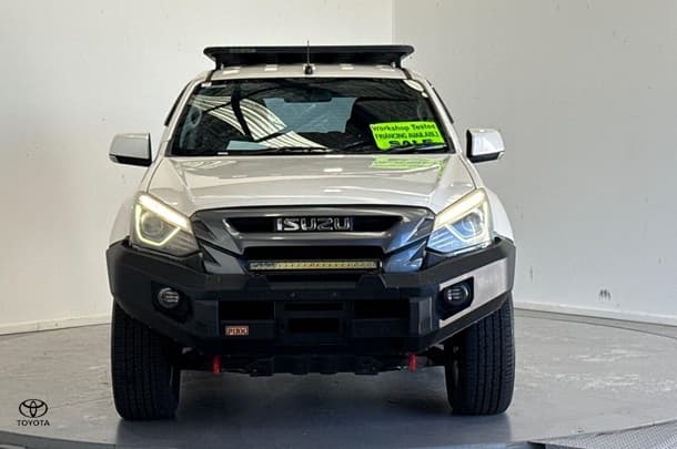 2017 Isuzu MU-X LS-M in White
