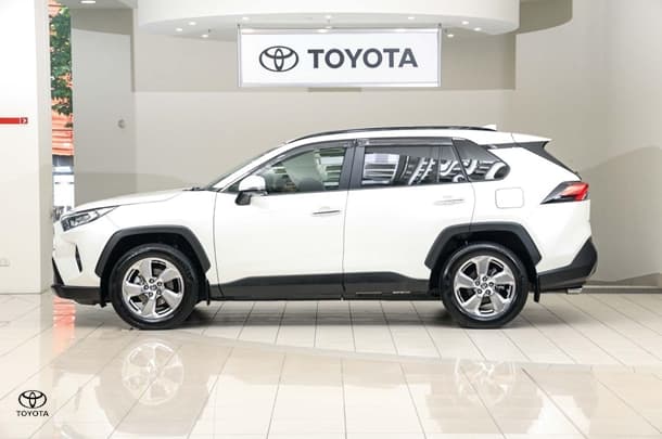 2019 Toyota RAV4 Cruiser in White