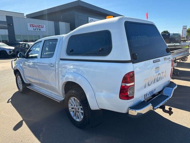 2011 Toyota Hilux SR5 in White