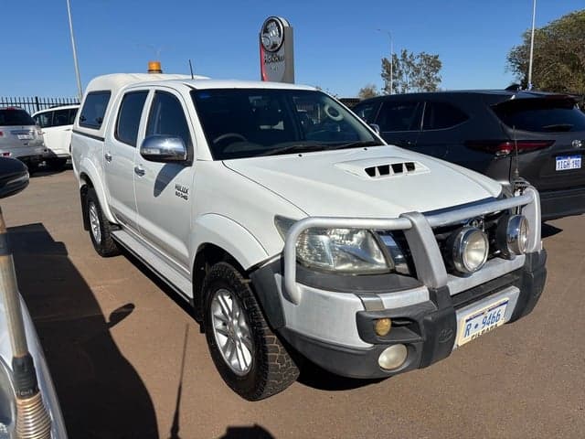 2011 Toyota Hilux SR5 in White