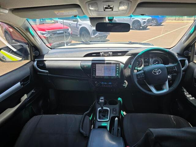 2021 Toyota Hilux SR5 in White