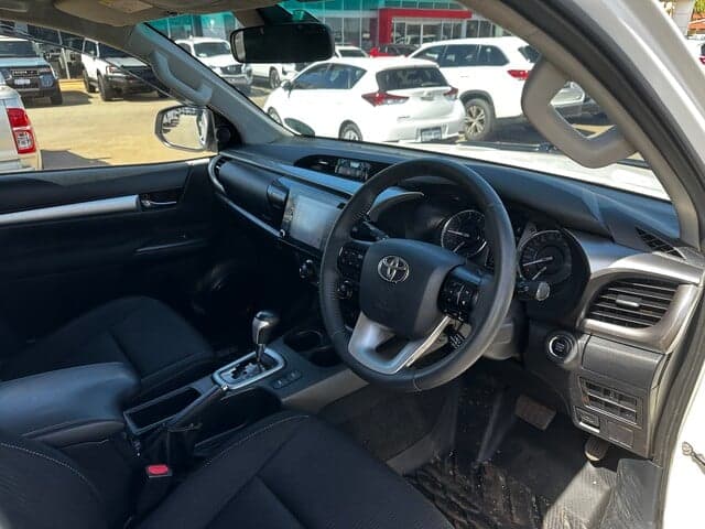 2021 Toyota Hilux SR5 in White