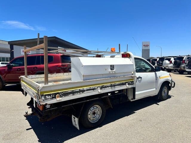 2005 Toyota Hilux Workmate in White