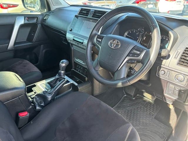 2023 Toyota Landcruiser Prado GXL in White