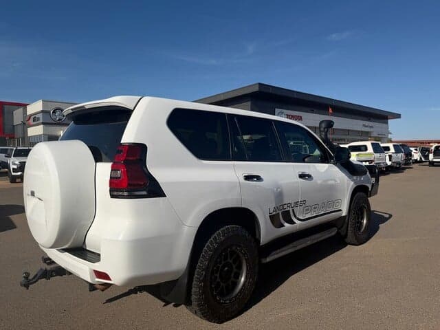 2017 Toyota Landcruiser Prado GX in White