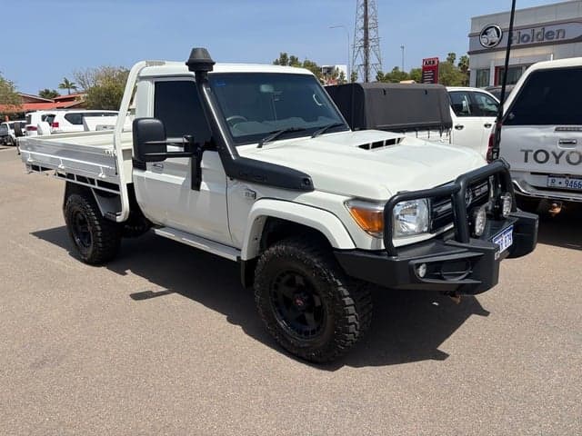 2022 Toyota Landcruiser GXL in White