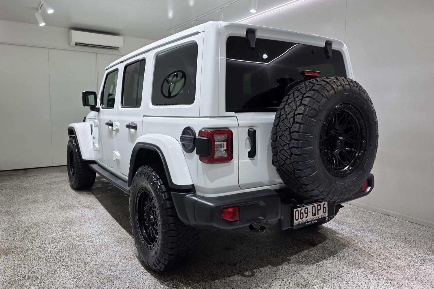 2023 Jeep Wrangler Unlimited Overland in White