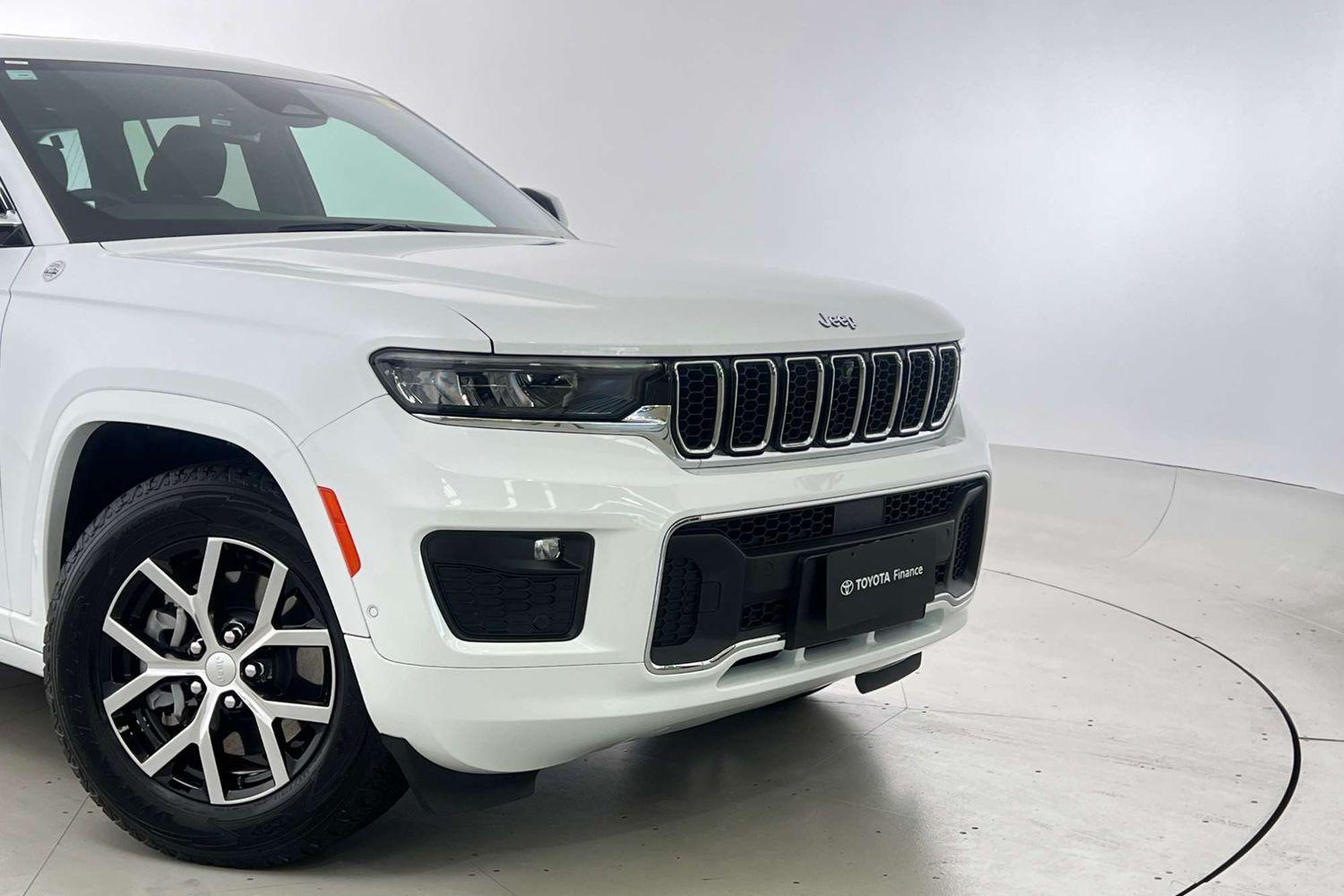2023 Jeep Grand Cherokee Overland in White