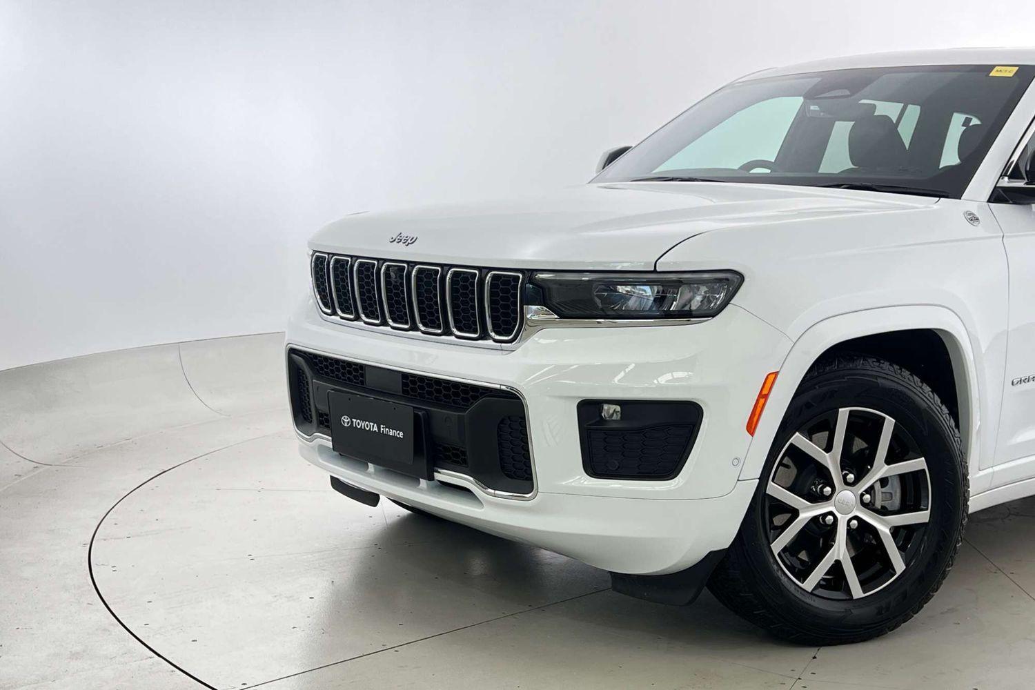 2023 Jeep Grand Cherokee Overland in White
