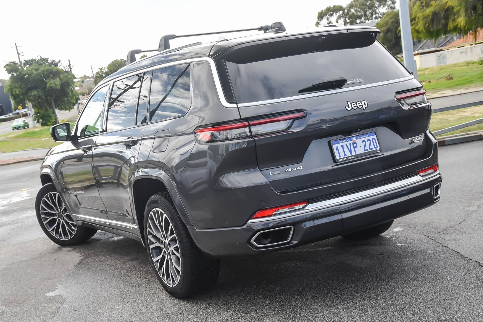 2022 Jeep Grand Cherokee L Summit Reserve in Grey