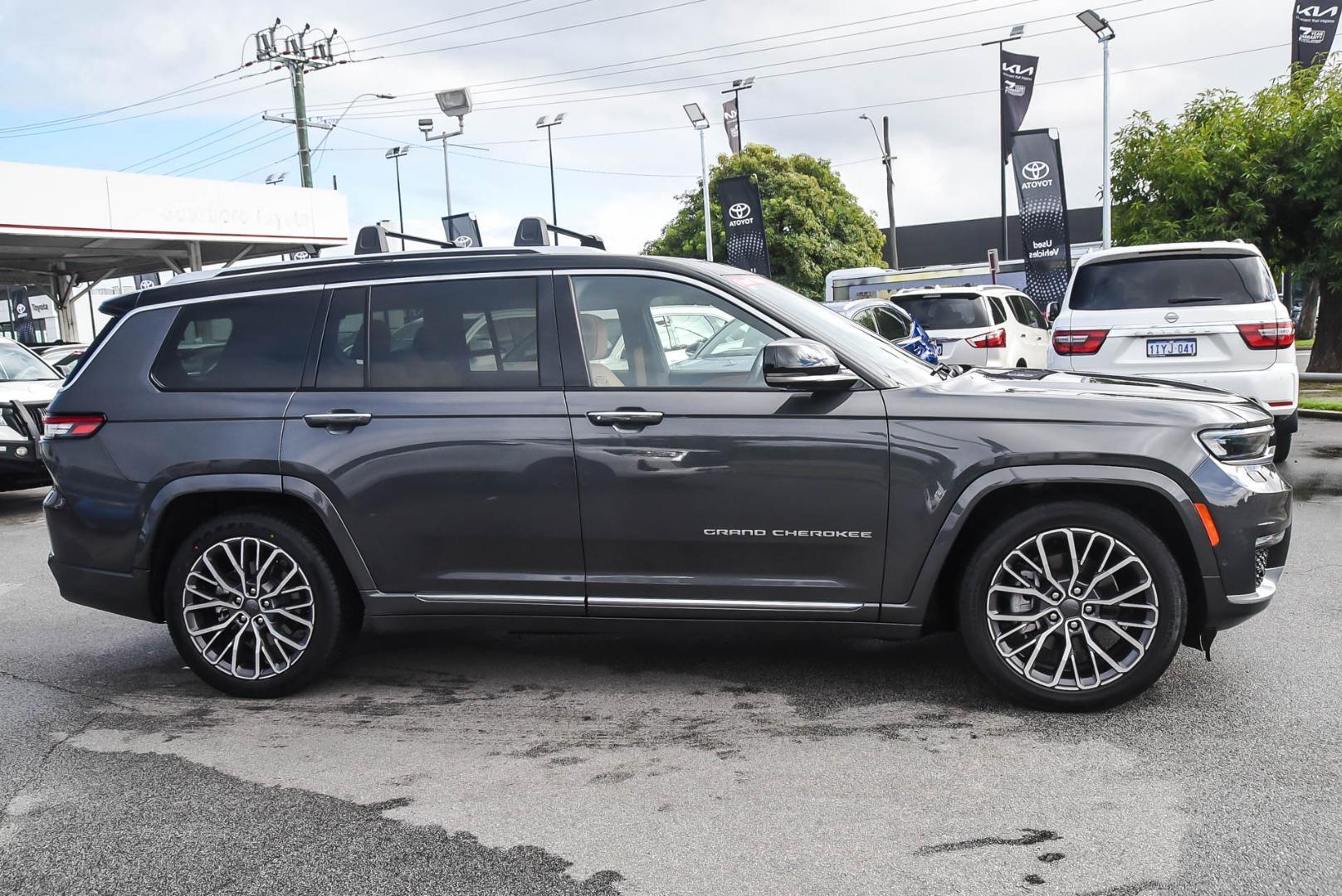 2022 Jeep Grand Cherokee L Summit Reserve in Grey