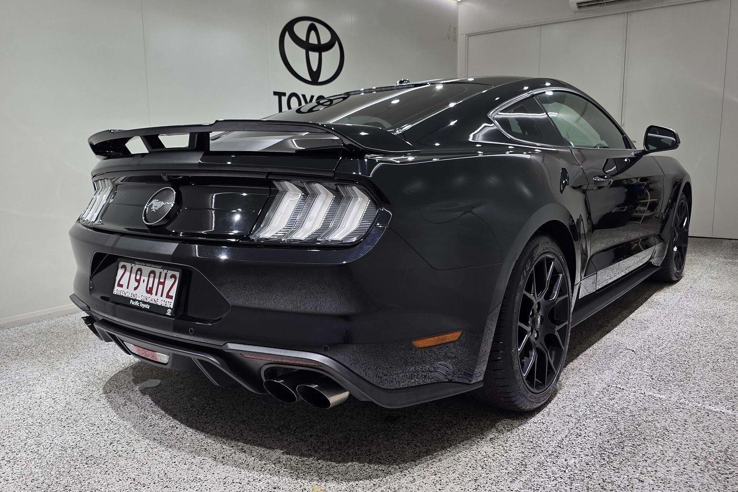 2018 Ford Mustang Base in Black
