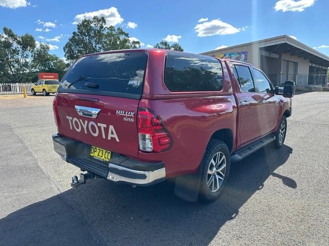 2015 Toyota Hilux SR5 in Red