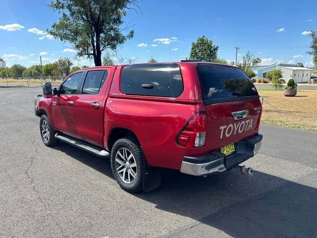 2015 Toyota Hilux SR5 in Red