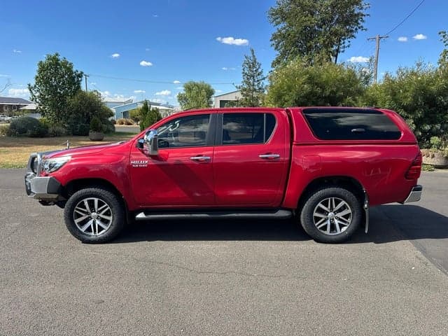 2015 Toyota Hilux SR5 in Red