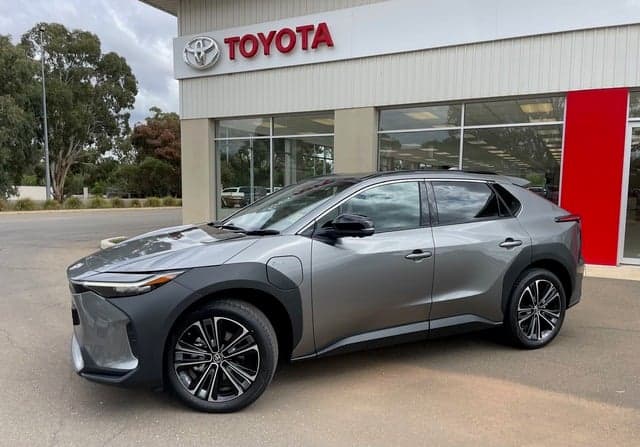 2024 Toyota bZ4X Standard AWD in Silver