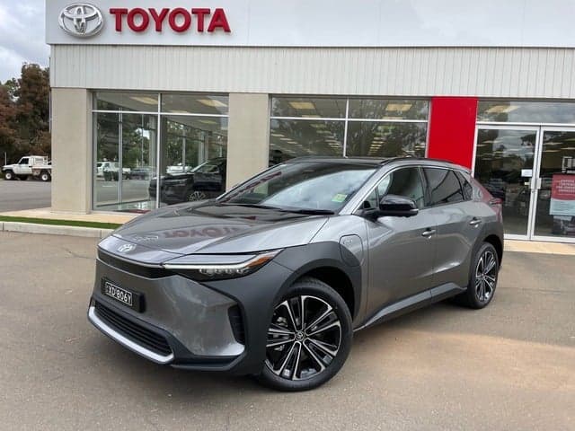 2024 Toyota bZ4X Standard AWD in Silver