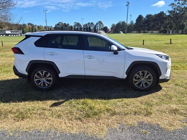 2024 Toyota RAV4 GXL-2WD in White