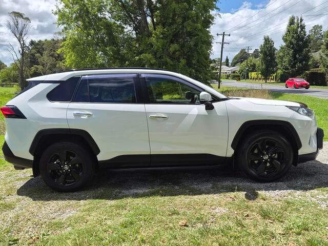 2020 Toyota RAV4 Cruiser 2WD in White