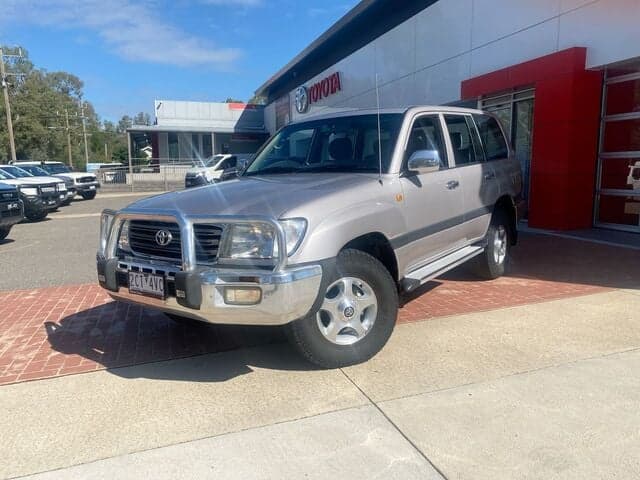 2004 Toyota Landcruiser GXL in Warm Silver Metallic