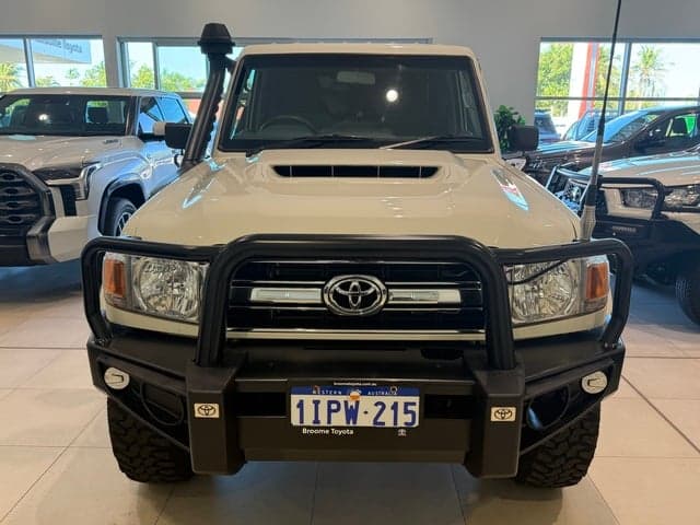 2022 Toyota Landcruiser GXL in White