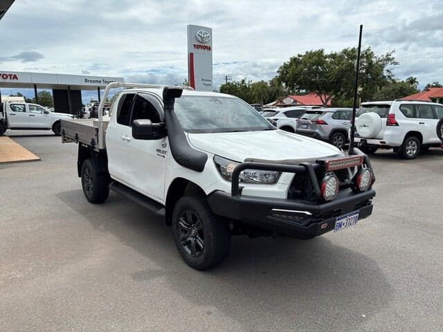 2025 Toyota Hilux SR in White