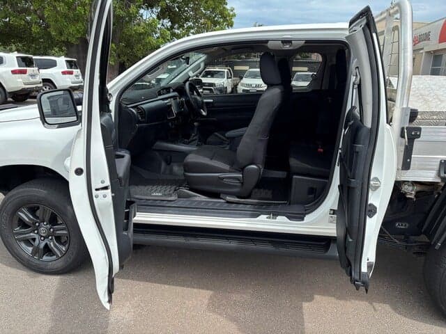 2025 Toyota Hilux SR in White
