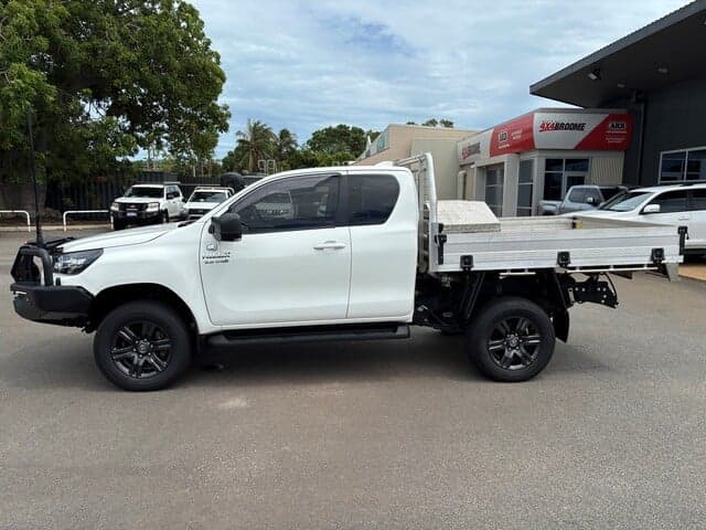 2025 Toyota Hilux SR in White