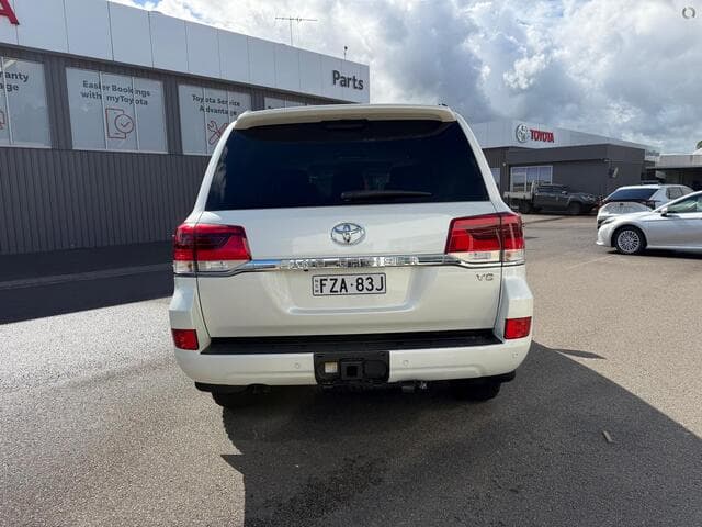 2018 Toyota Landcruiser VX in White