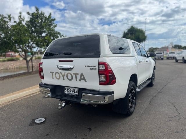 2021 Toyota Hilux SR5 in White