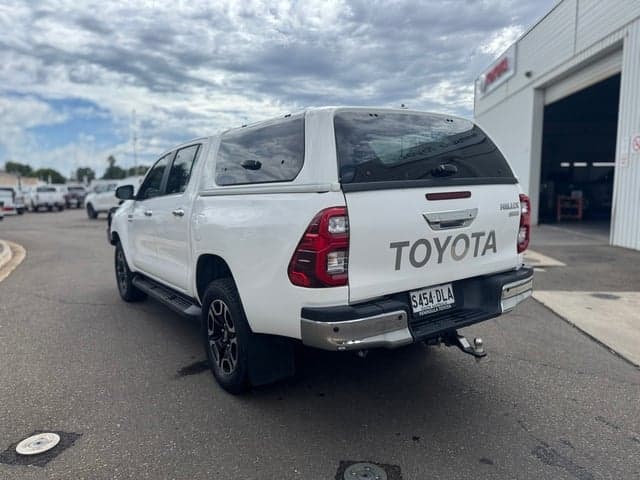 2021 Toyota Hilux SR5 in White