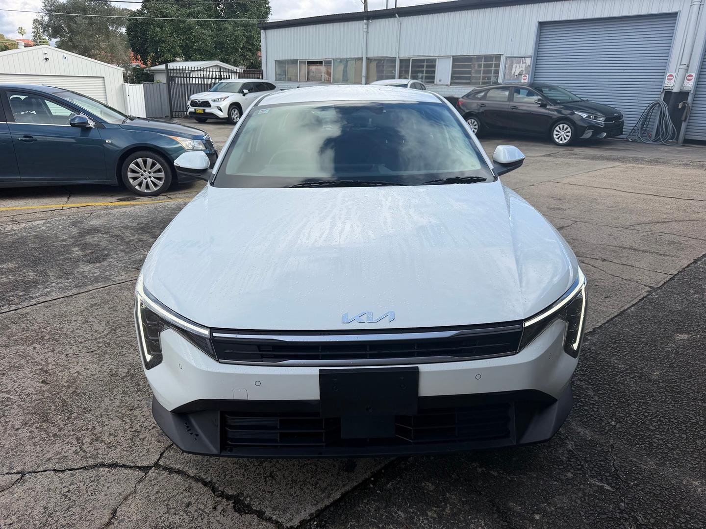 2025 Kia K4 S in Clear White (Ud)