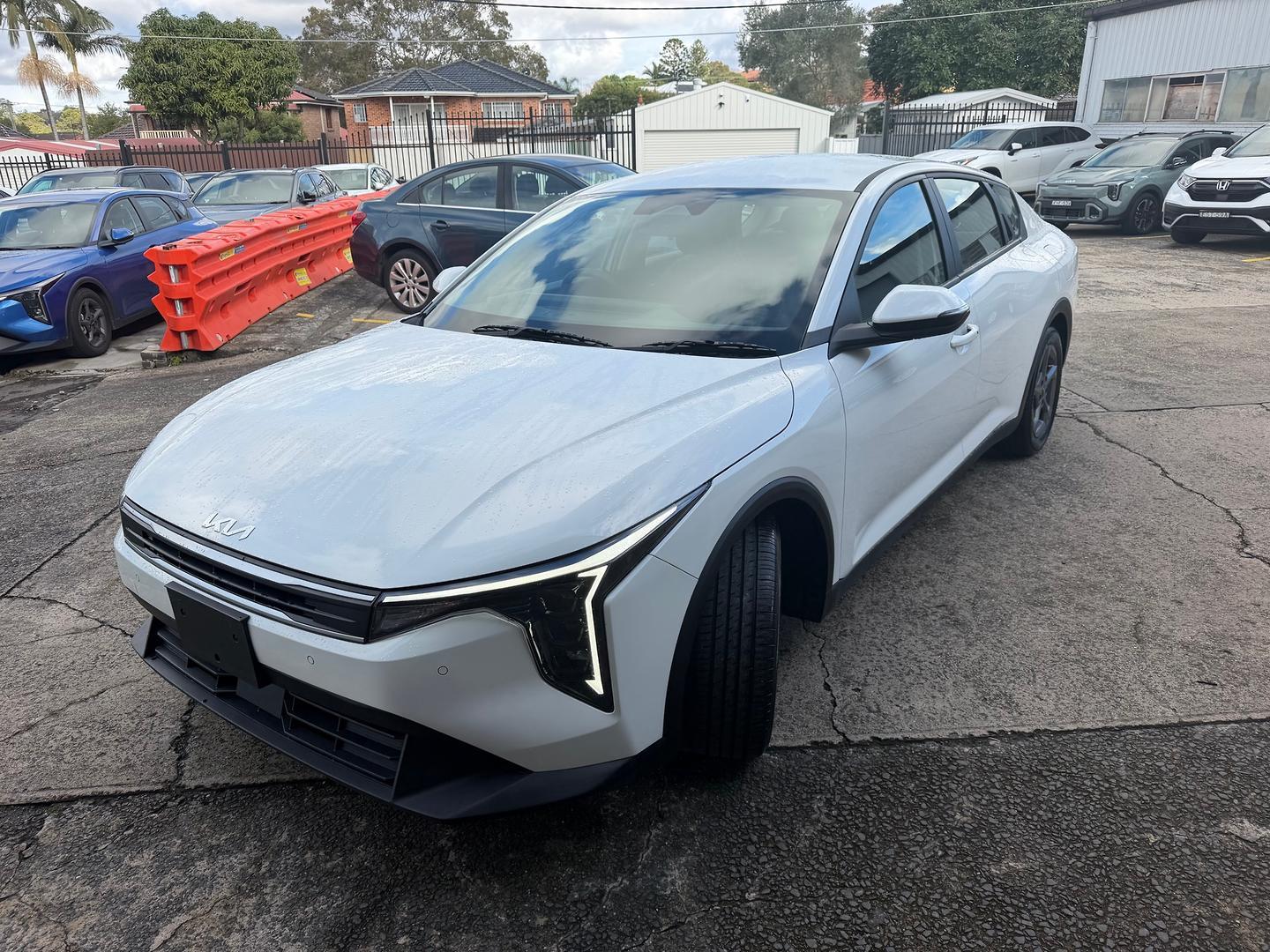 2025 Kia K4 S in Clear White (Ud)