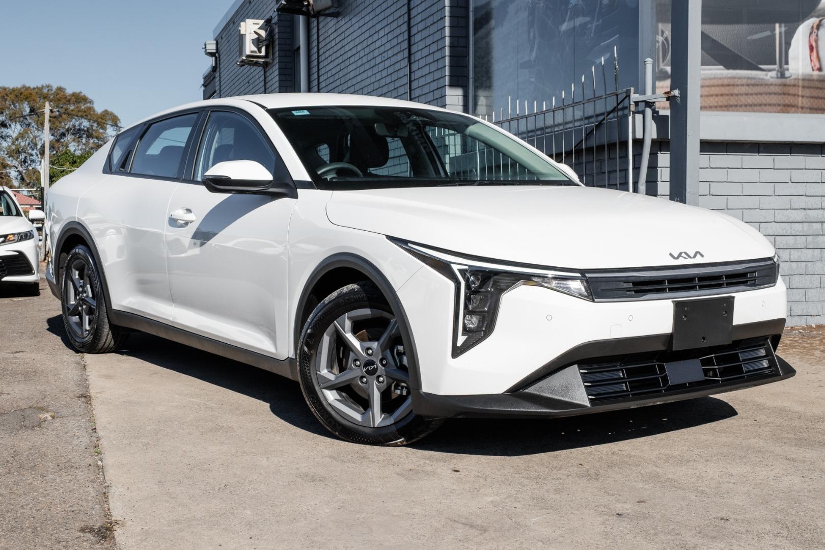 2025 Kia K4 S in Clear White (Ud)