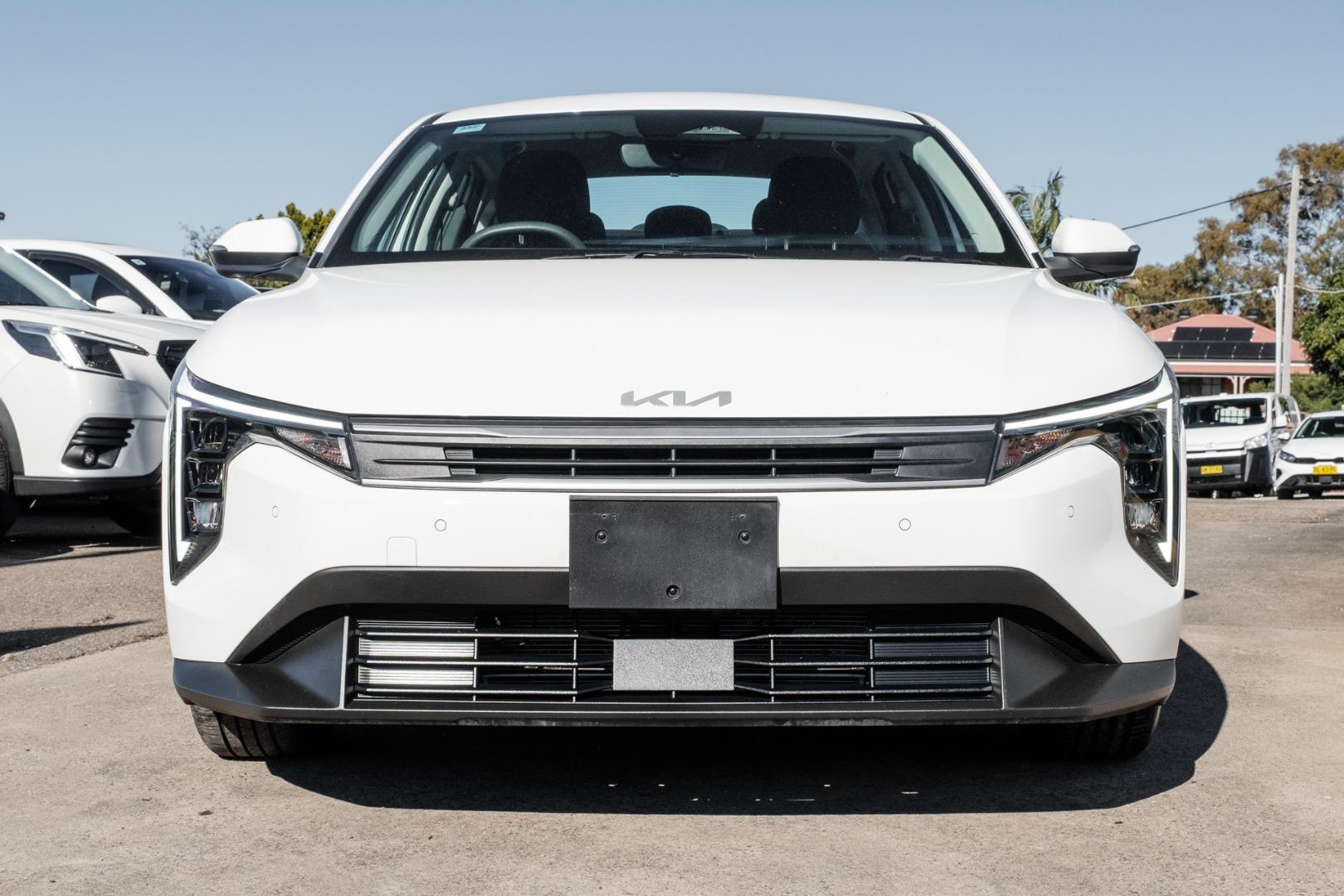2025 Kia K4 S in Clear White (Ud)