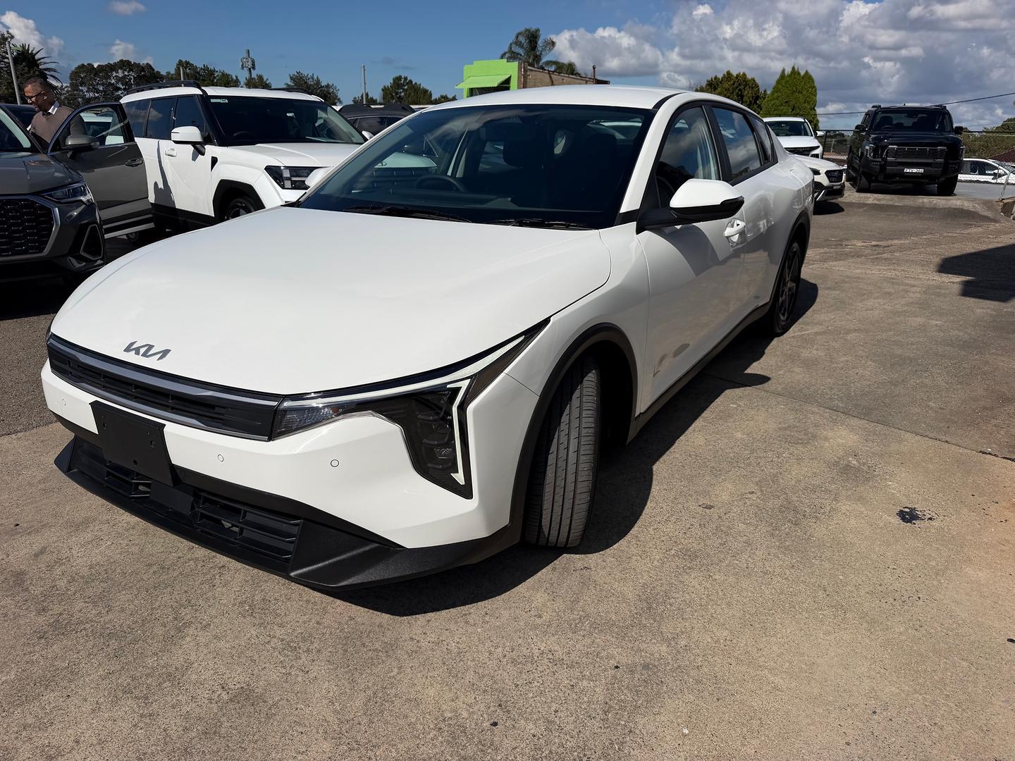 2025 Kia K4 S in Clear White (Ud)