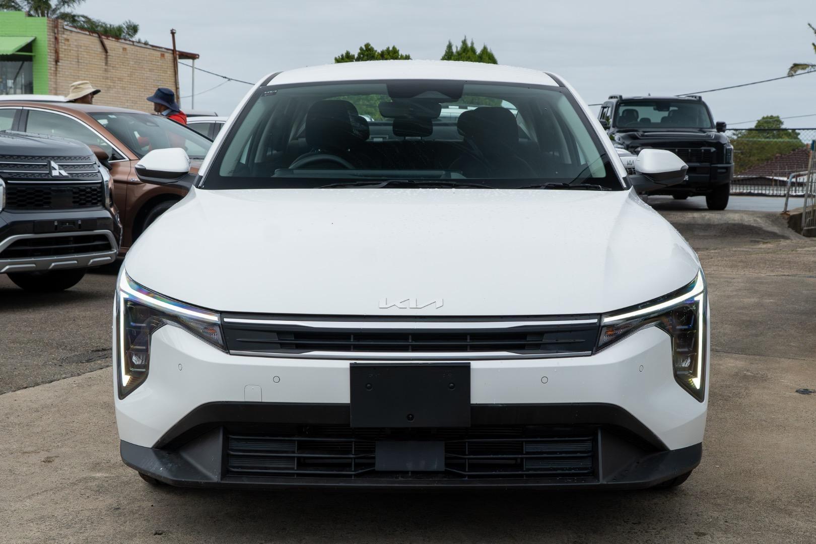 2025 Kia K4 S in Clear White (Ud)
