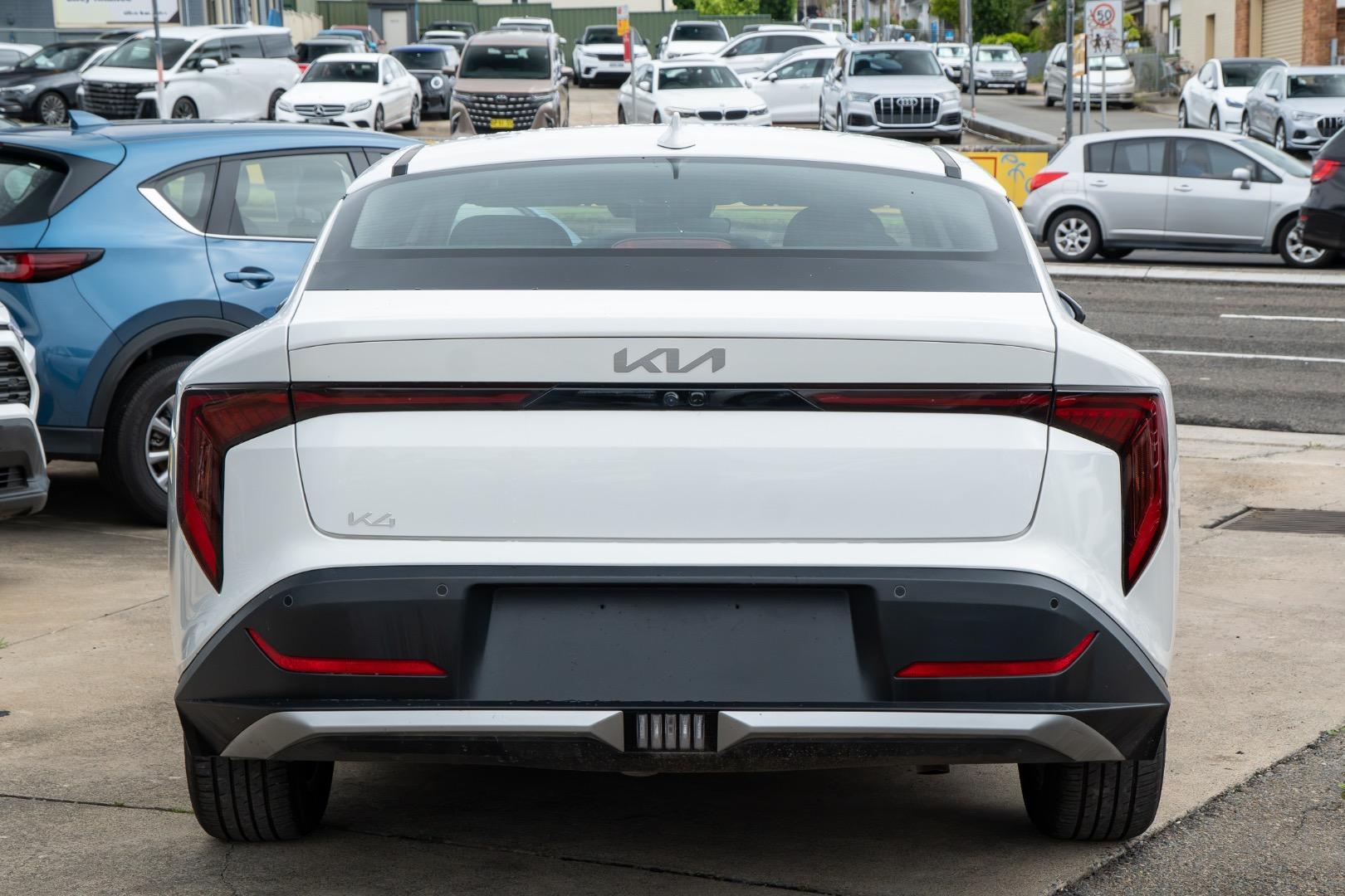2025 Kia K4 S in Clear White (Ud)